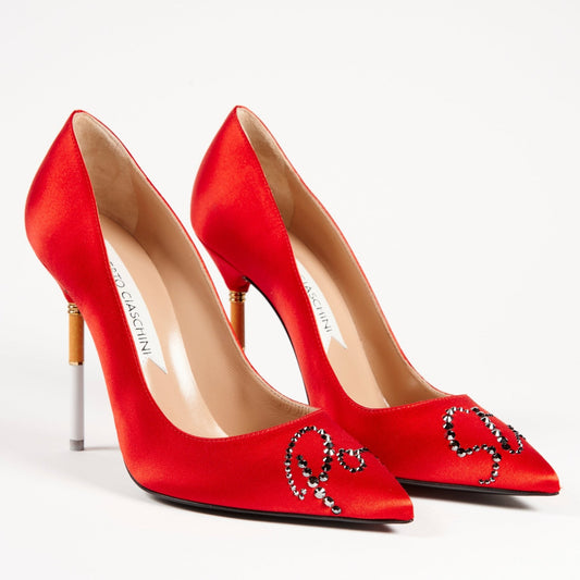 Smoking Hot Pump Pop Star